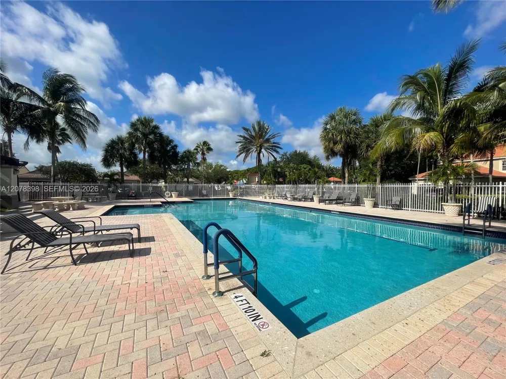 700 Sorrento Dr Weston, FL 33326