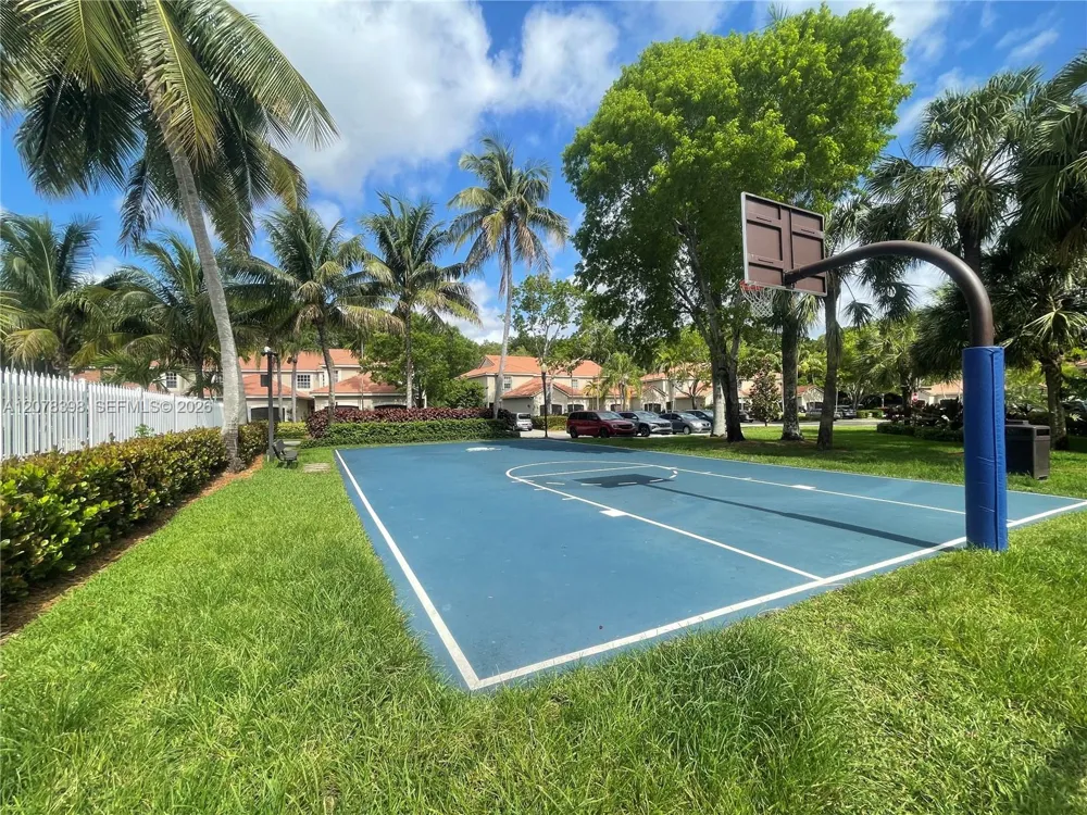 700 Sorrento Dr Weston, FL 33326