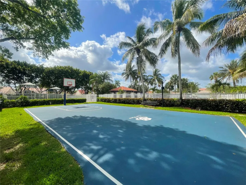 700 Sorrento Dr Weston, FL 33326