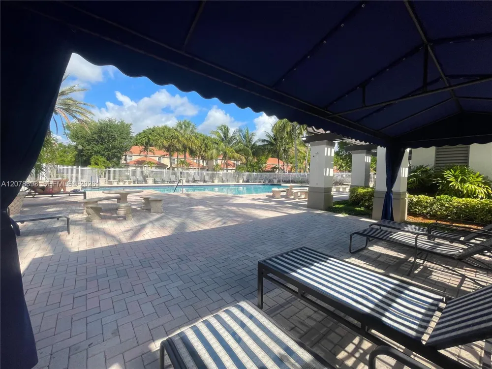700 Sorrento Dr Weston, FL 33326