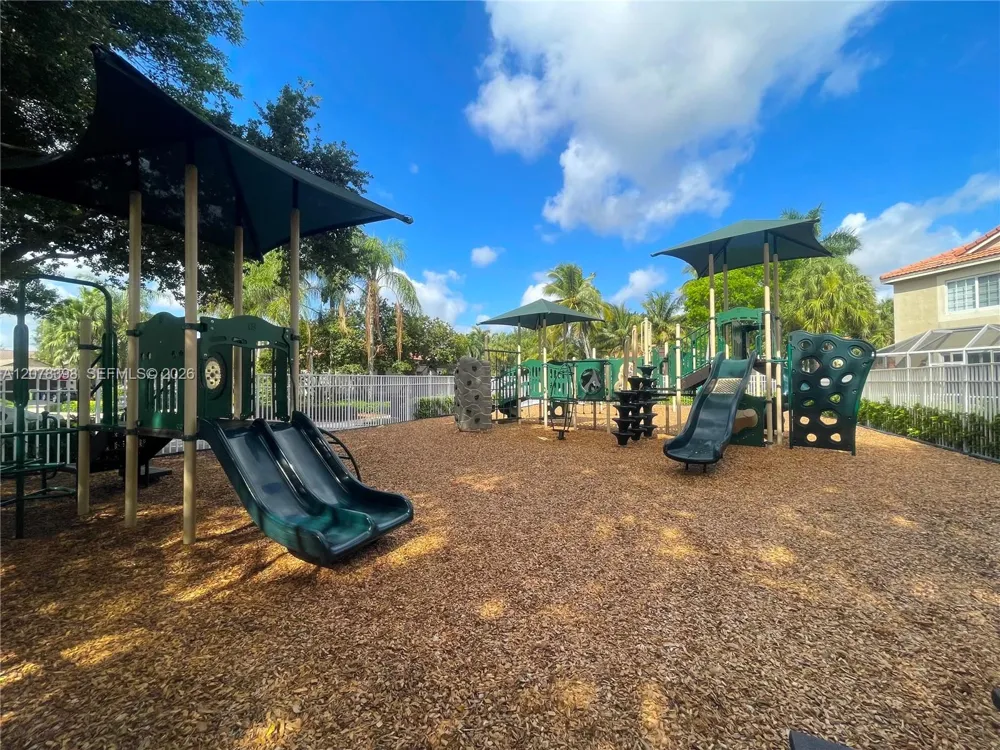 700 Sorrento Dr Weston, FL 33326