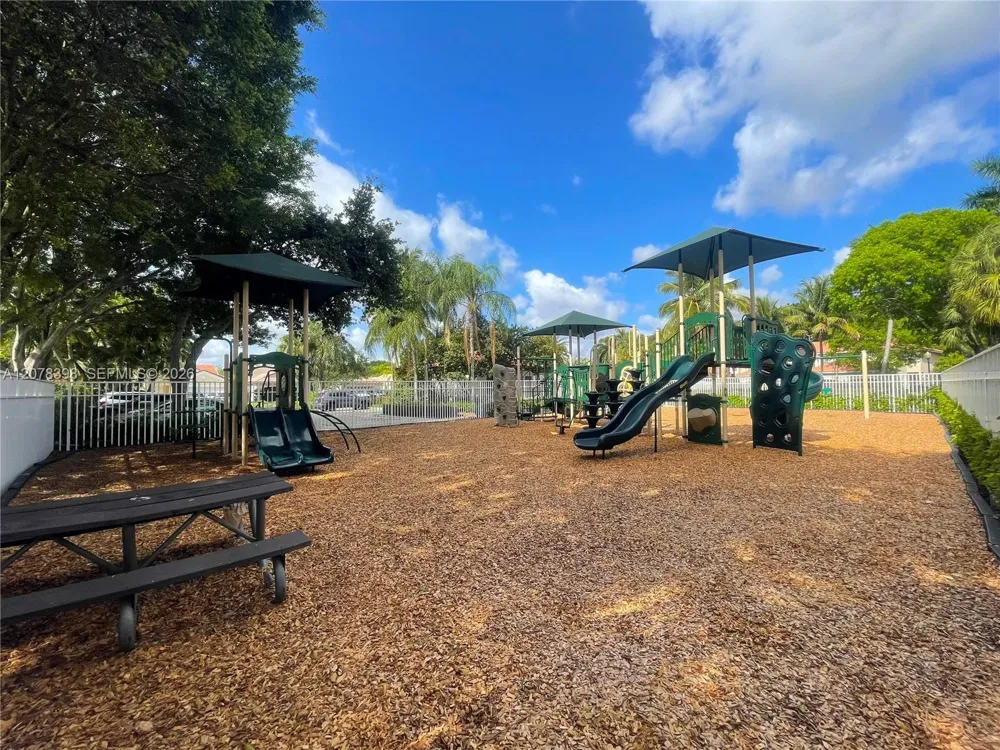 700 Sorrento Dr Weston, FL 33326