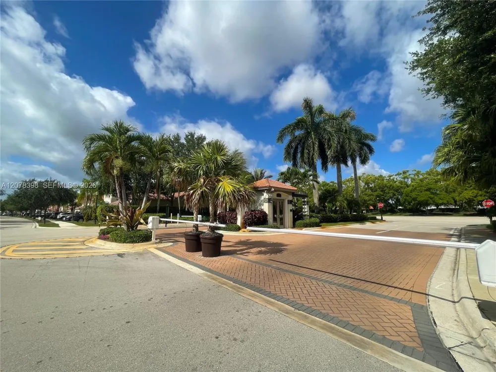 700 Sorrento Dr Weston, FL 33326
