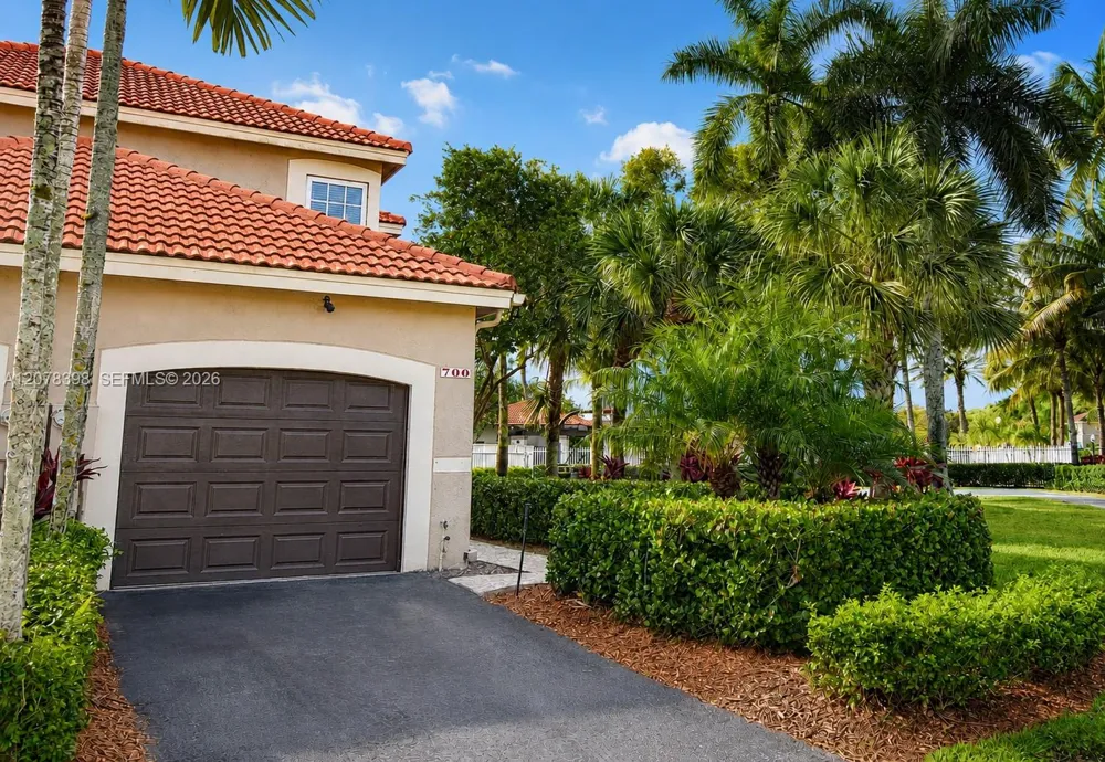 700 Sorrento Dr Weston, FL 33326