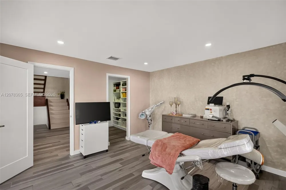 9852 NW 52nd Ter Doral, FL 33178