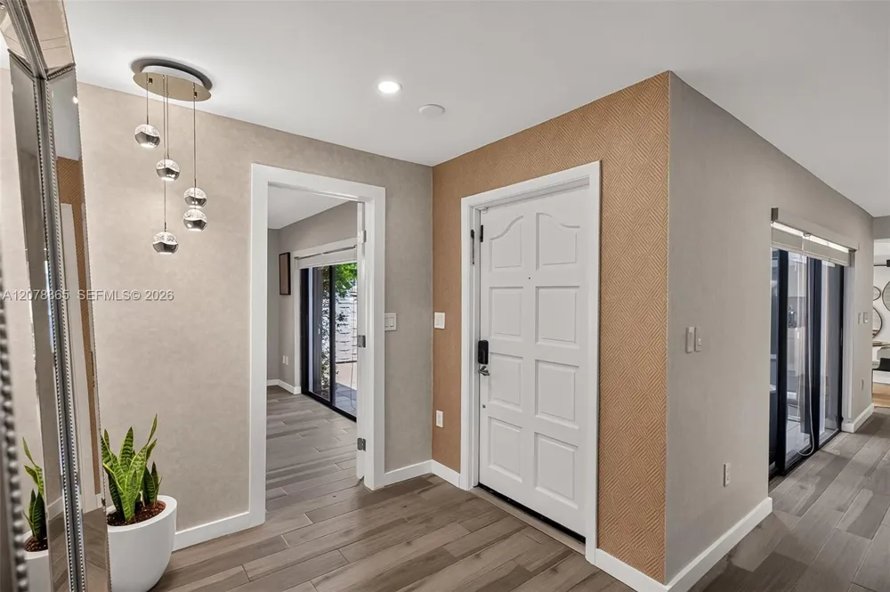 9852 NW 52nd Ter Doral, FL 33178