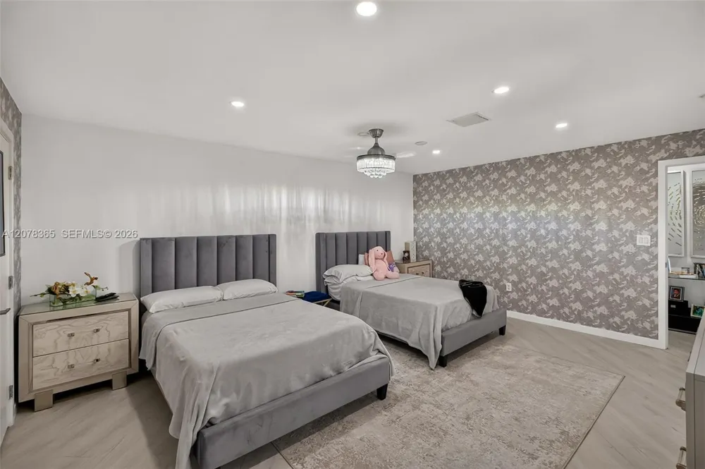 9852 NW 52nd Ter Doral, FL 33178