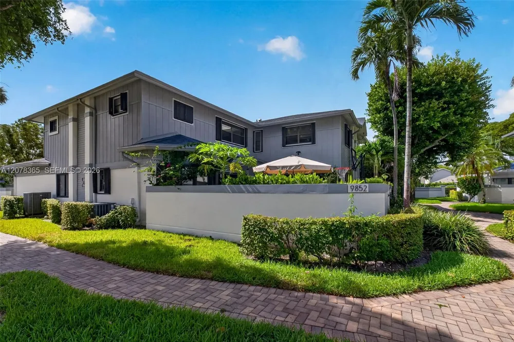 9852 NW 52nd Ter Doral, FL 33178
