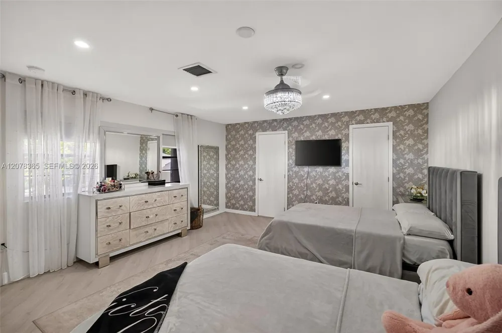 9852 NW 52nd Ter Doral, FL 33178