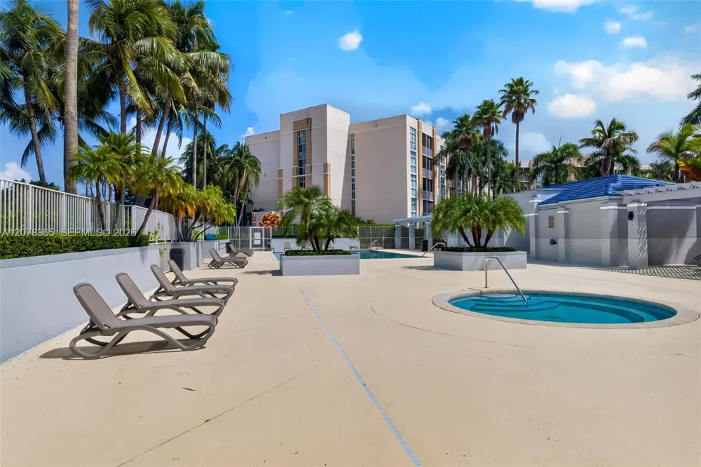 9852 NW 52nd Ter Doral, FL 33178
