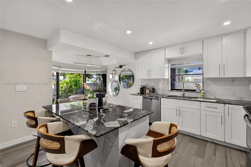 9852 NW 52nd Ter Doral, FL 33178