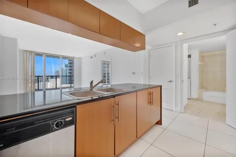 1750 Bayshore Dr #4011
