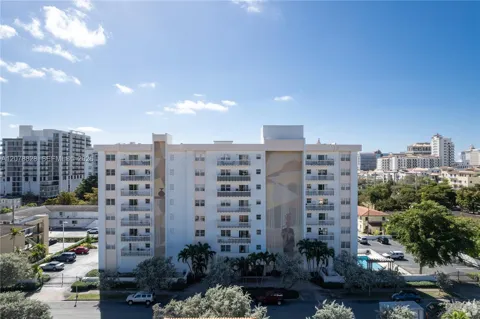 22 Salamanca Ave #806