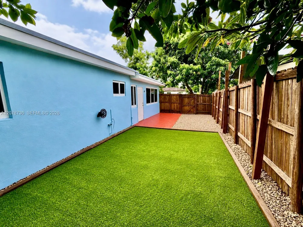 4940 SW 25th Ave Dania Beach, FL 33312