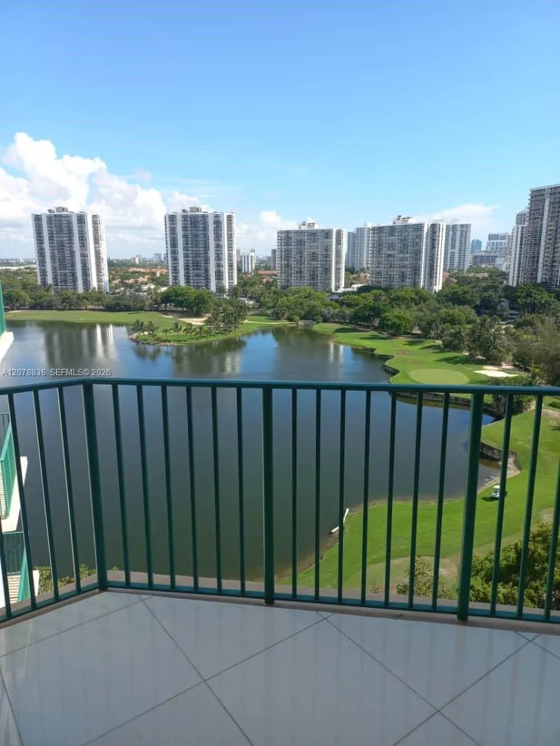 20000 E Country Club Dr #1212 Aventura, FL 33180