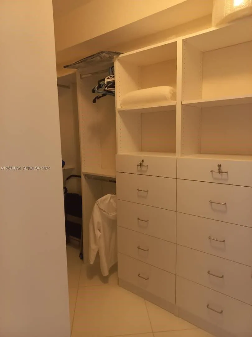 20000 E Country Club Dr #1212 Aventura, FL 33180
