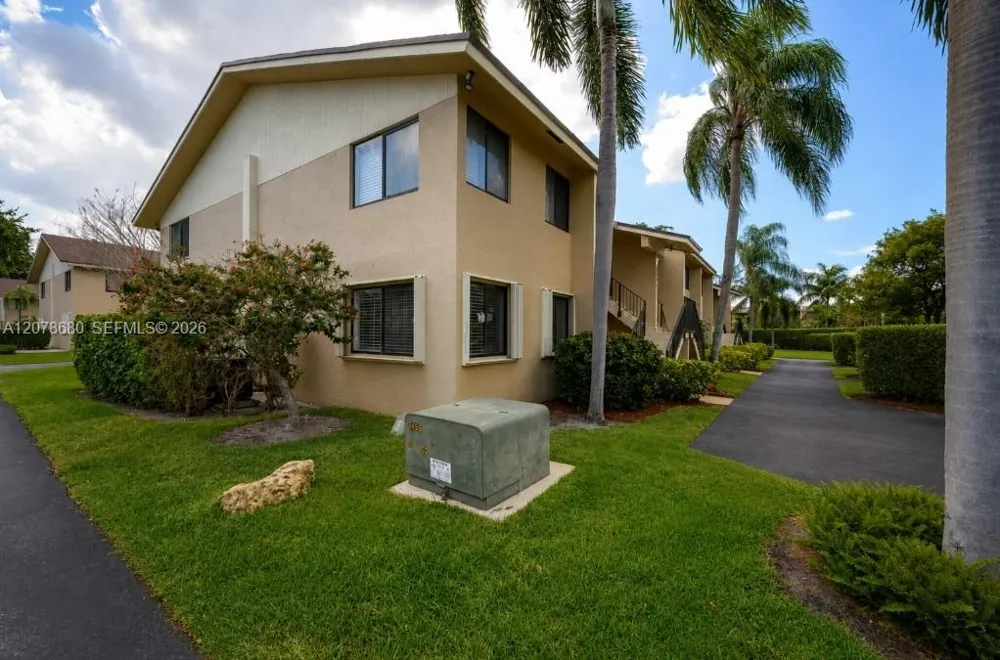 100 SE 7th St #1 Deerfield Beach, FL 33441