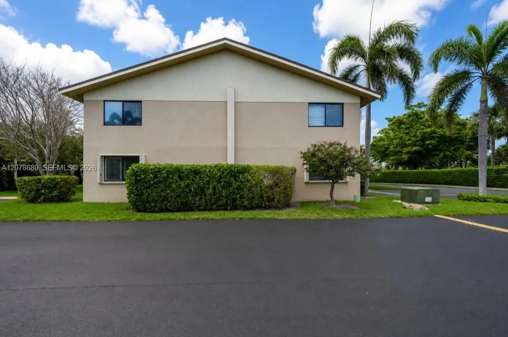 100 SE 7th St #1 Deerfield Beach, FL 33441