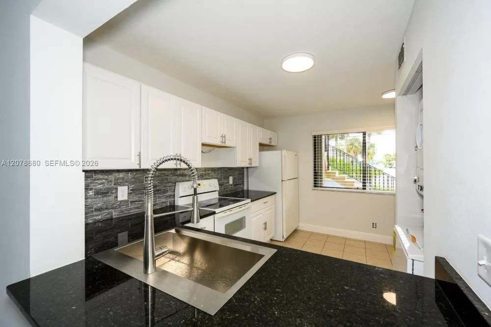 100 SE 7th St #1 Deerfield Beach, FL 33441