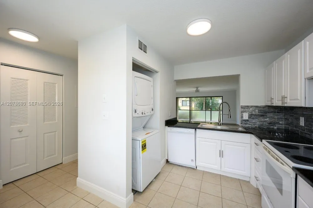100 SE 7th St #1 Deerfield Beach, FL 33441