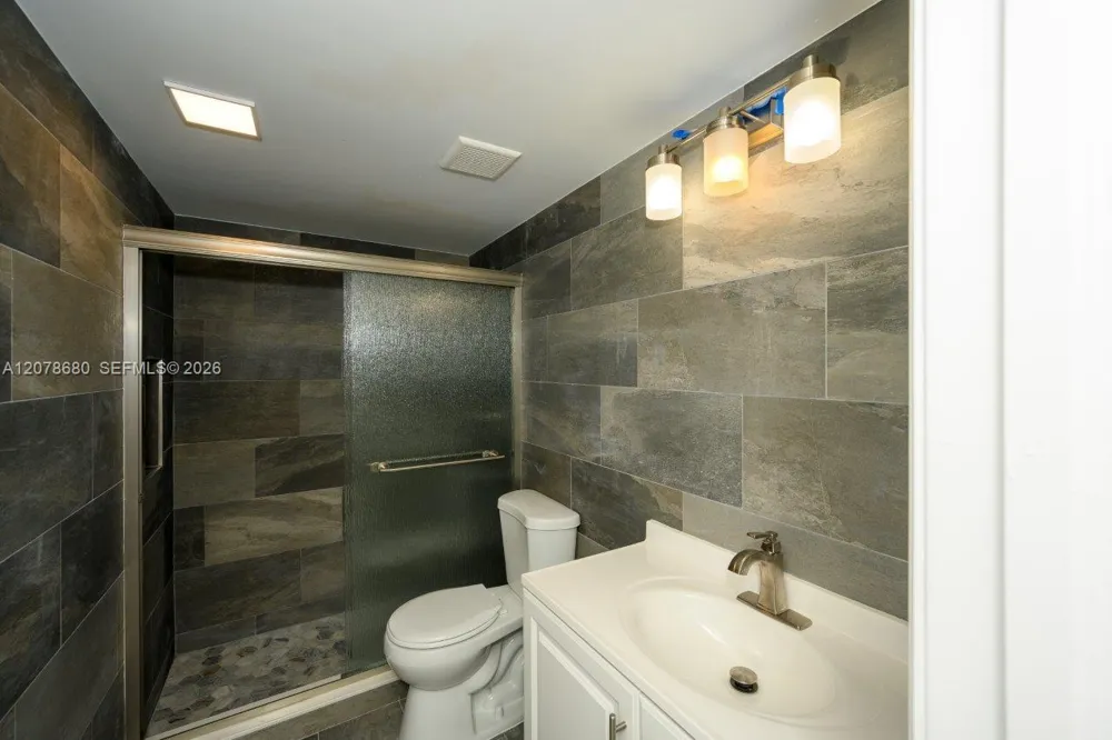 100 SE 7th St #1 Deerfield Beach, FL 33441