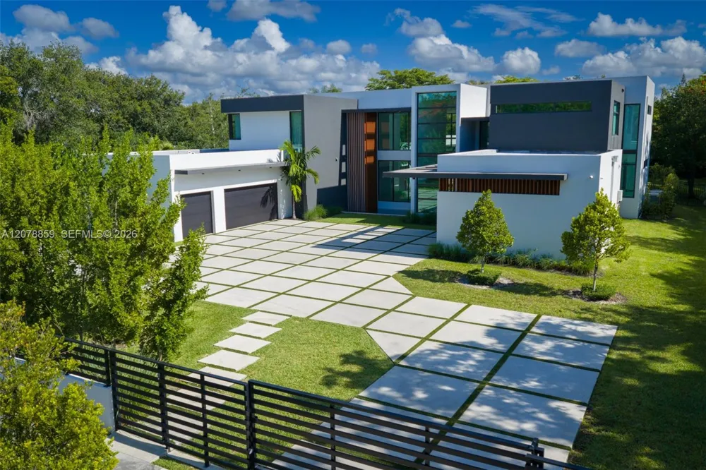 7425 Howard Dr Pinecrest, FL 33156