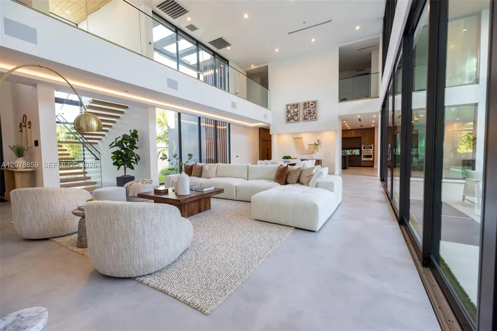 7425 Howard Dr Pinecrest, FL 33156