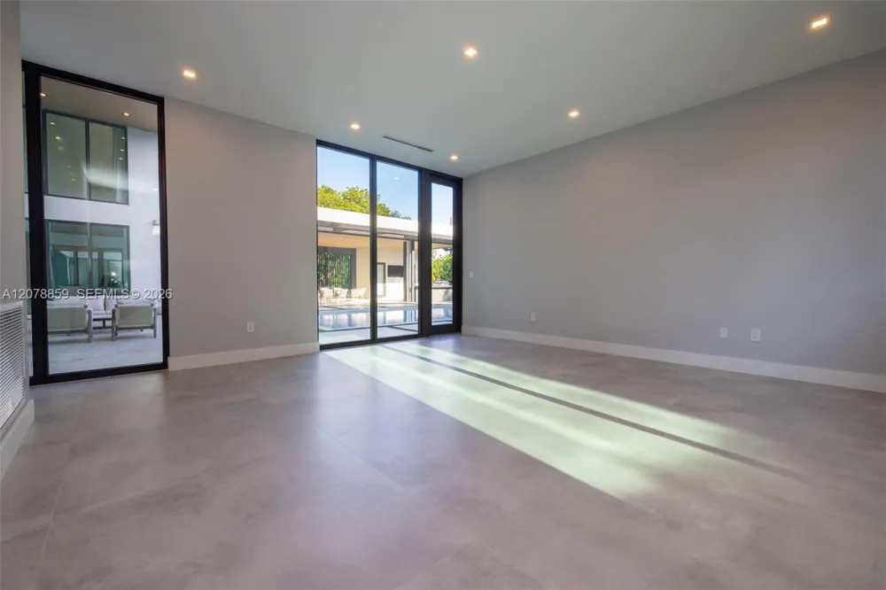 7425 Howard Dr Pinecrest, FL 33156