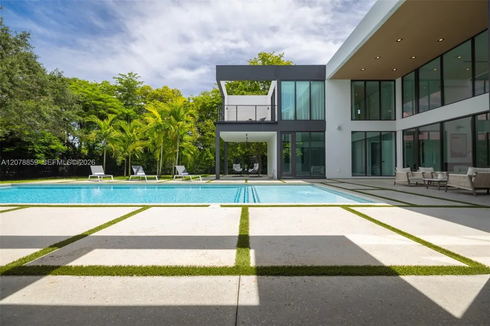 7425 Howard Dr Pinecrest, FL 33156