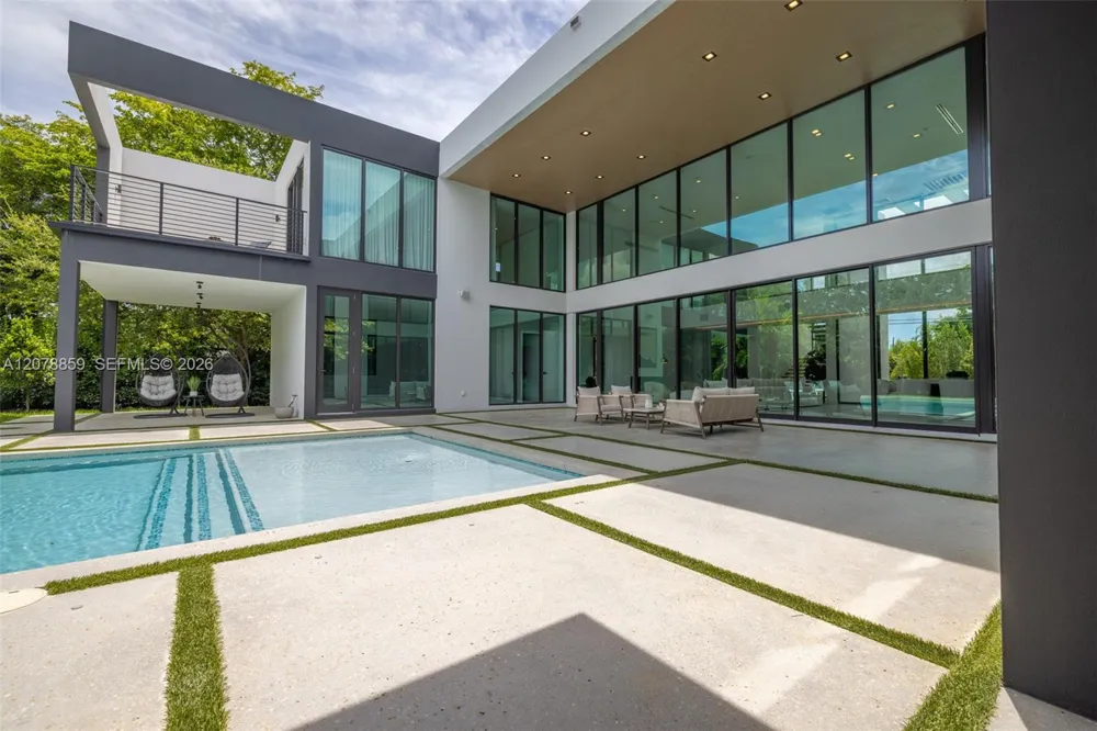 7425 Howard Dr Pinecrest, FL 33156