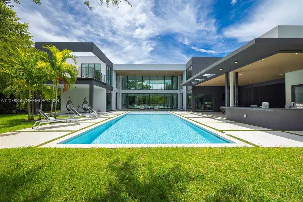7425 Howard Dr Pinecrest, FL 33156