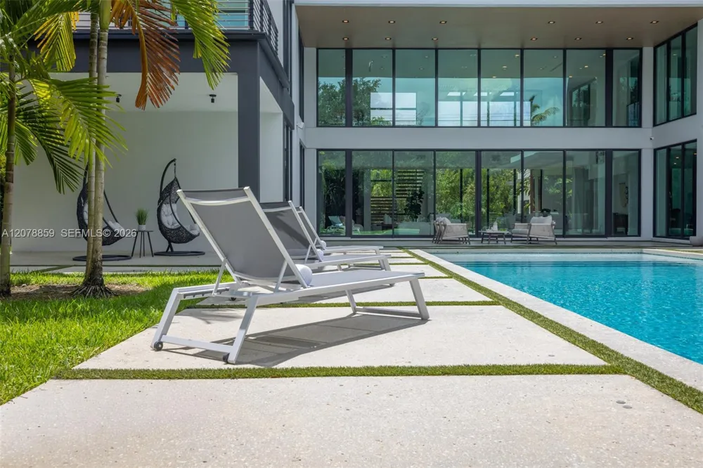 7425 Howard Dr Pinecrest, FL 33156