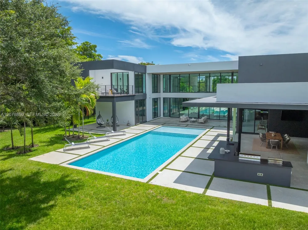 7425 Howard Dr Pinecrest, FL 33156