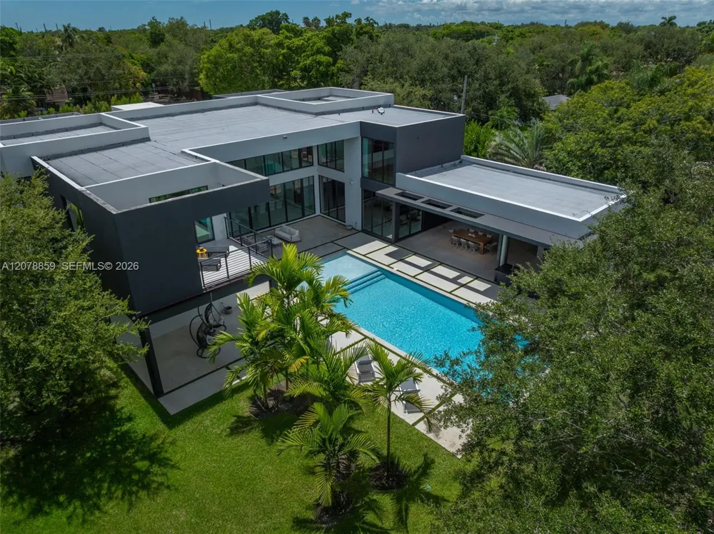 7425 Howard Dr Pinecrest, FL 33156