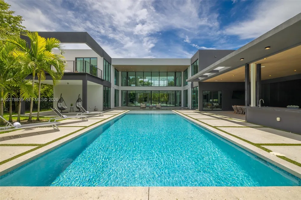 7425 Howard Dr Pinecrest, FL 33156