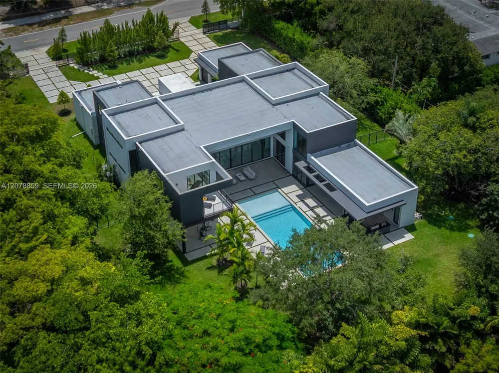 7425 Howard Dr Pinecrest, FL 33156