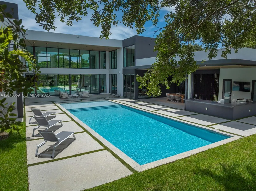 7425 Howard Dr Pinecrest, FL 33156