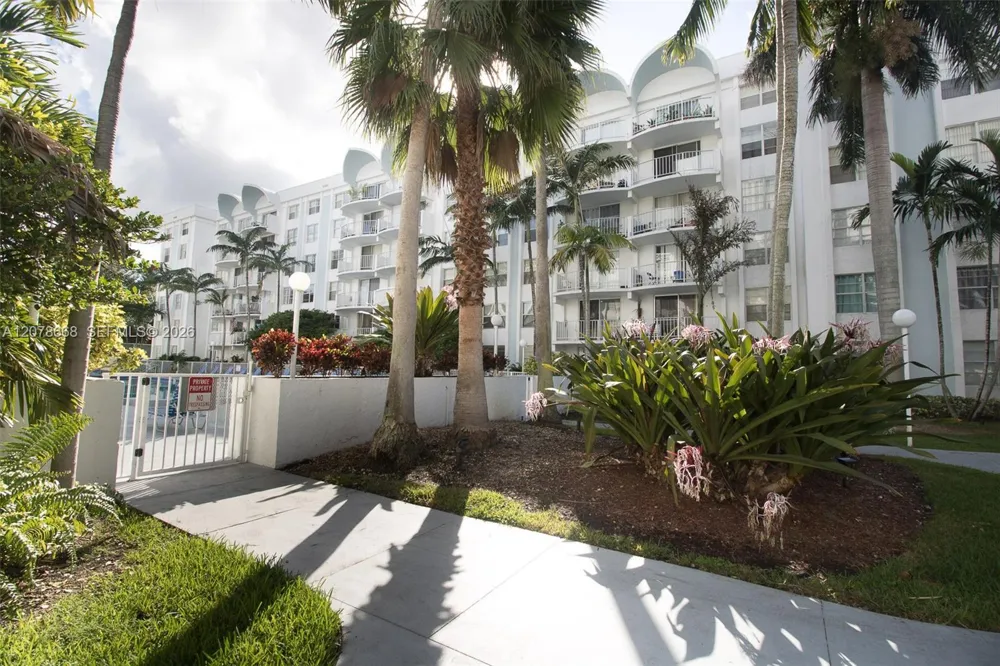 486 NW 165th St Rd #B-301 Miami, FL 33169