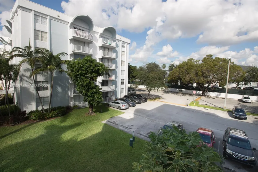486 NW 165th St Rd #B-301 Miami, FL 33169