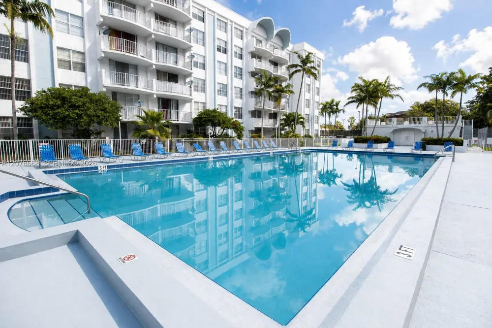 486 NW 165th St Rd #B-301 Miami, FL 33169