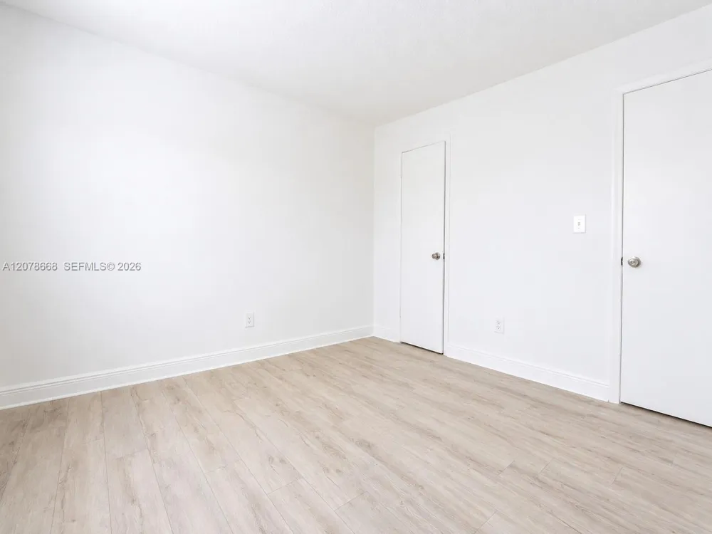 486 NW 165th St Rd #B-301 Miami, FL 33169