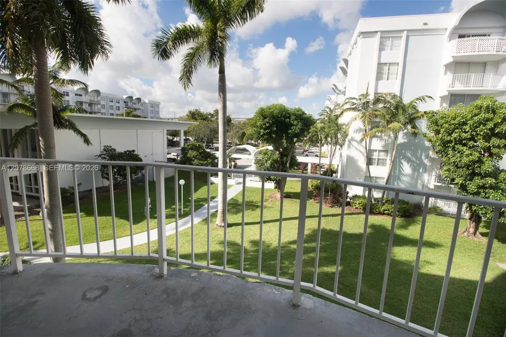 486 NW 165th St Rd #B-301 Miami, FL 33169
