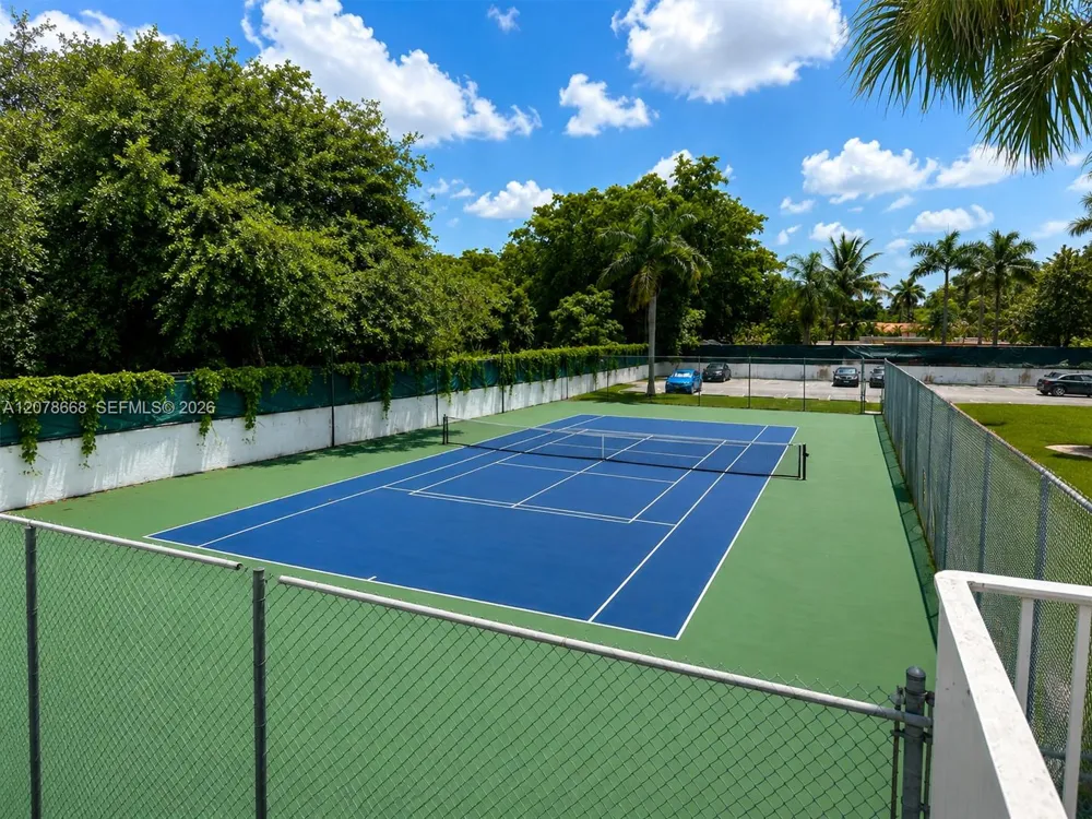 486 NW 165th St Rd #B-301 Miami, FL 33169