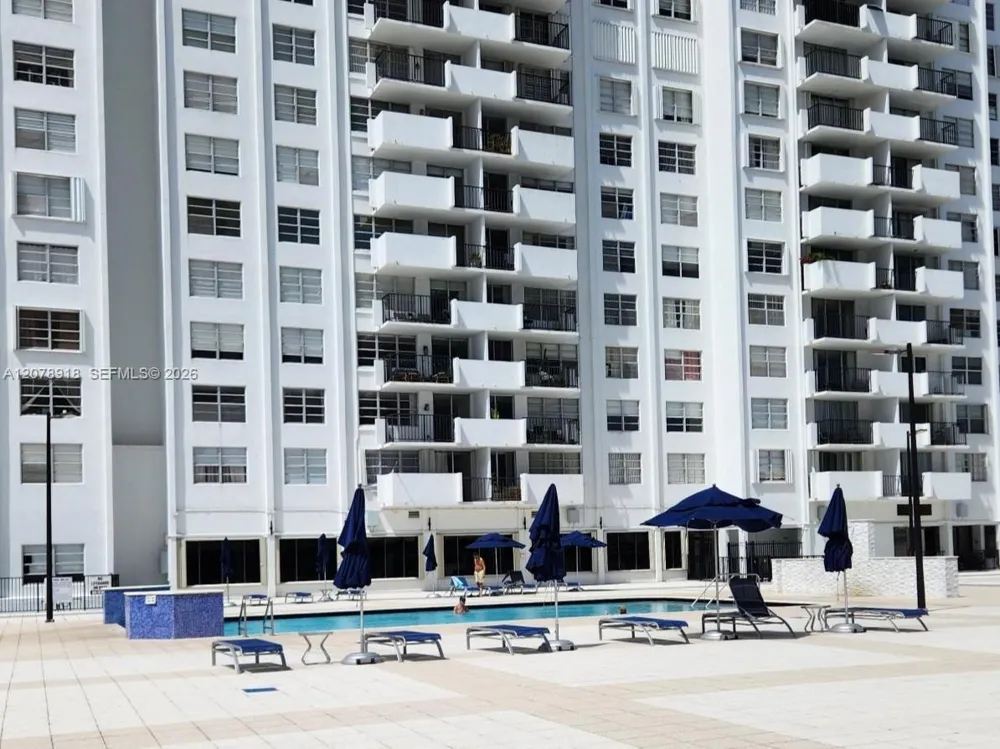 2780 NE 183rd St #215 Aventura, FL 33160