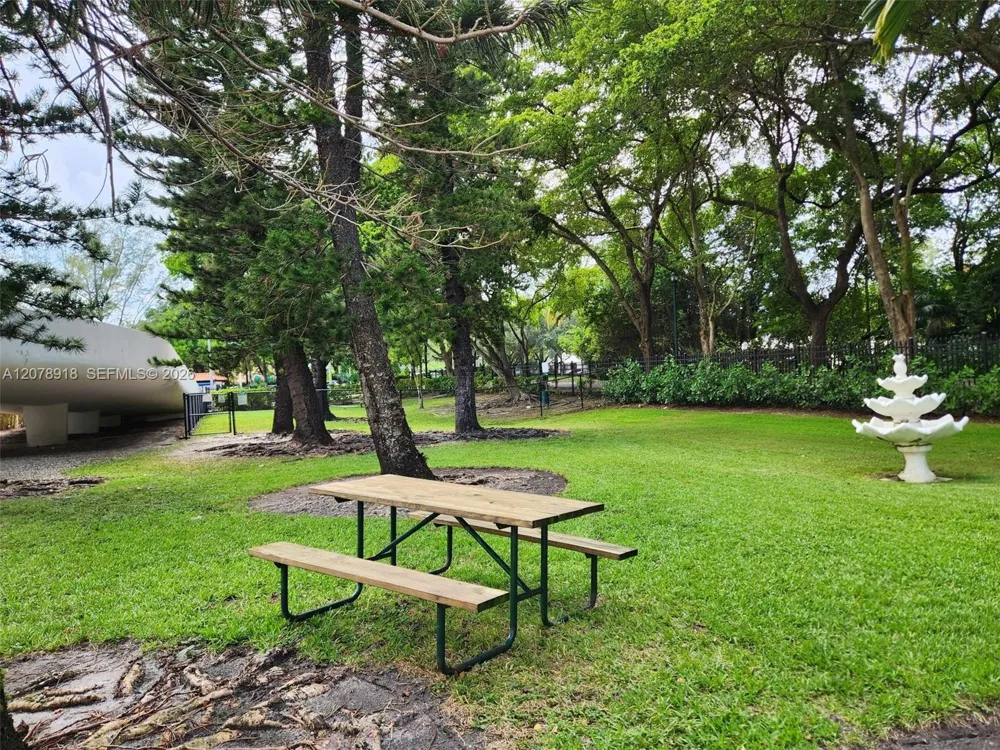 2780 NE 183rd St #215 Aventura, FL 33160