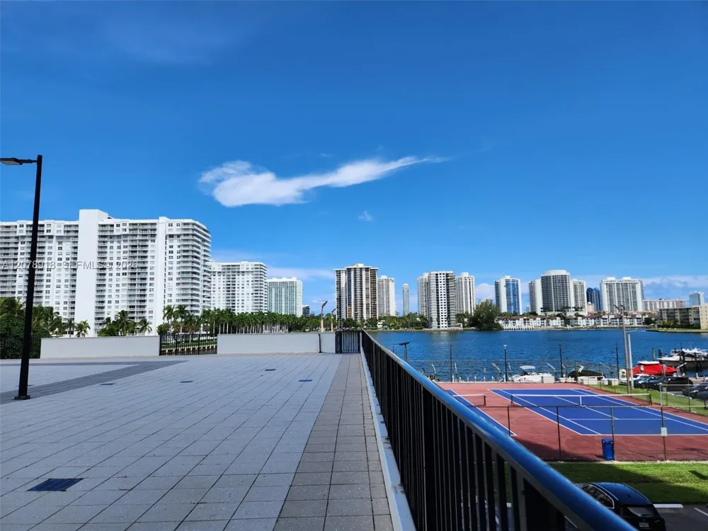2780 NE 183rd St #215 Aventura, FL 33160