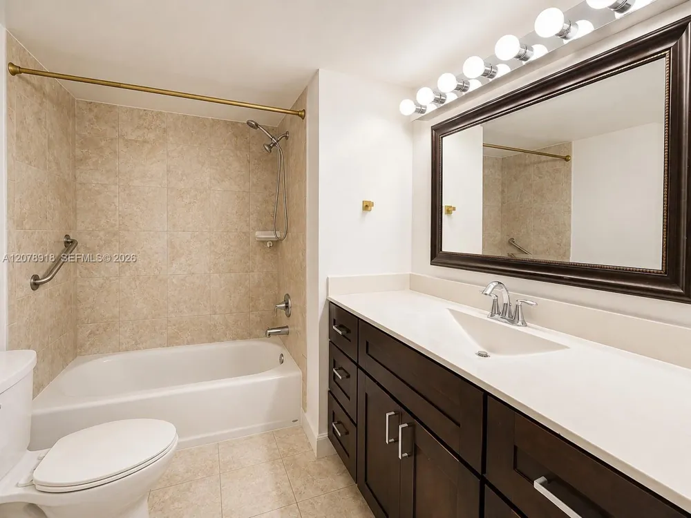 2780 NE 183rd St #215 Aventura, FL 33160
