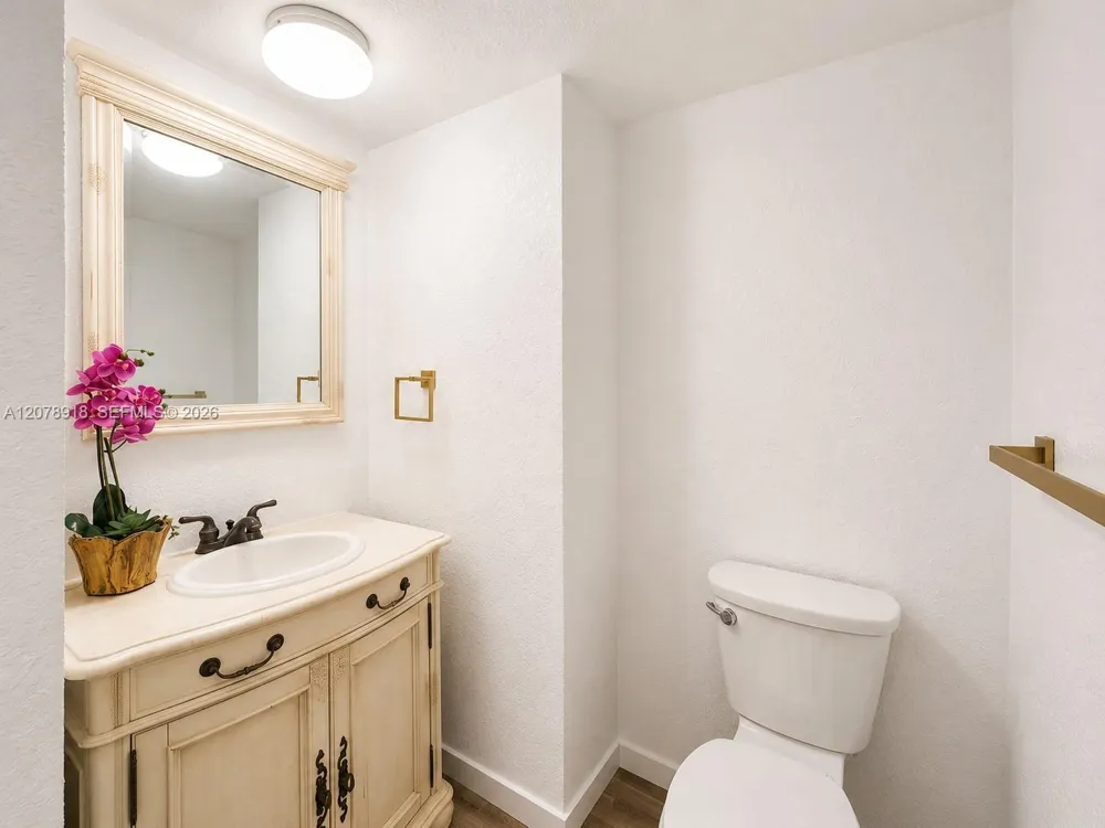 2780 NE 183rd St #215 Aventura, FL 33160
