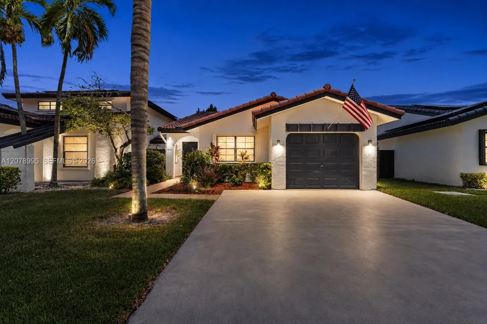 6633 NW 176th Ter Hialeah, FL 33015