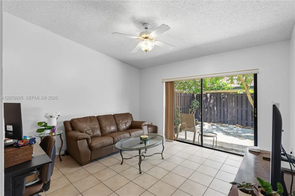 6633 NW 176th Ter Hialeah, FL 33015